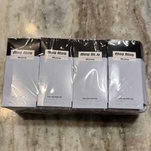 Sample pack of 16 Miu Miu Miutine Eau de Parfum in Black and White!